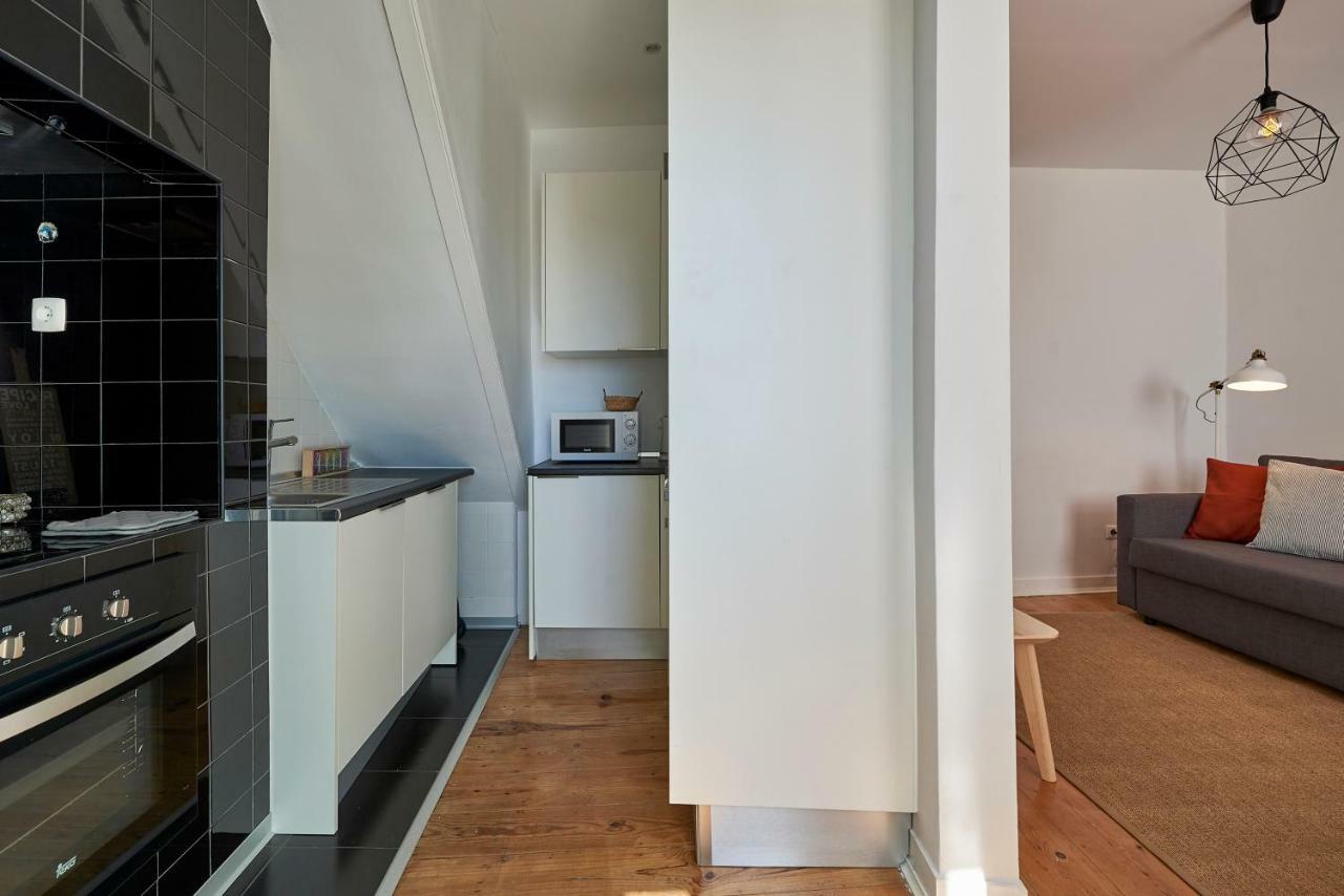 Charming Apartment Em Belem-Books And Canvas Lisbon Exterior photo