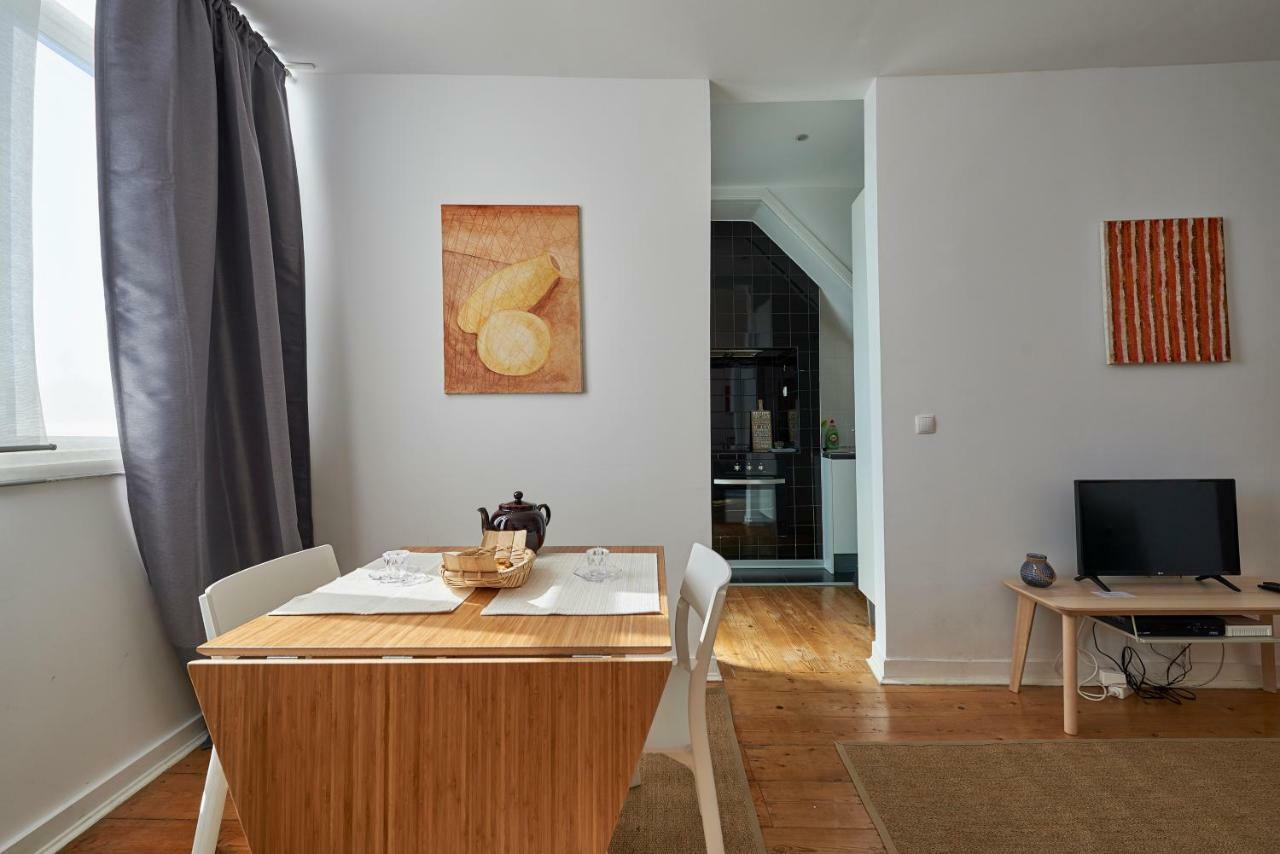 Charming Apartment Em Belem-Books And Canvas Lisbon Exterior photo