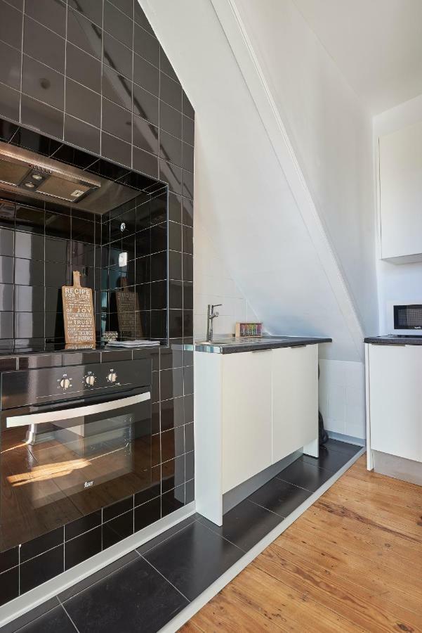 Charming Apartment Em Belem-Books And Canvas Lisbon Exterior photo